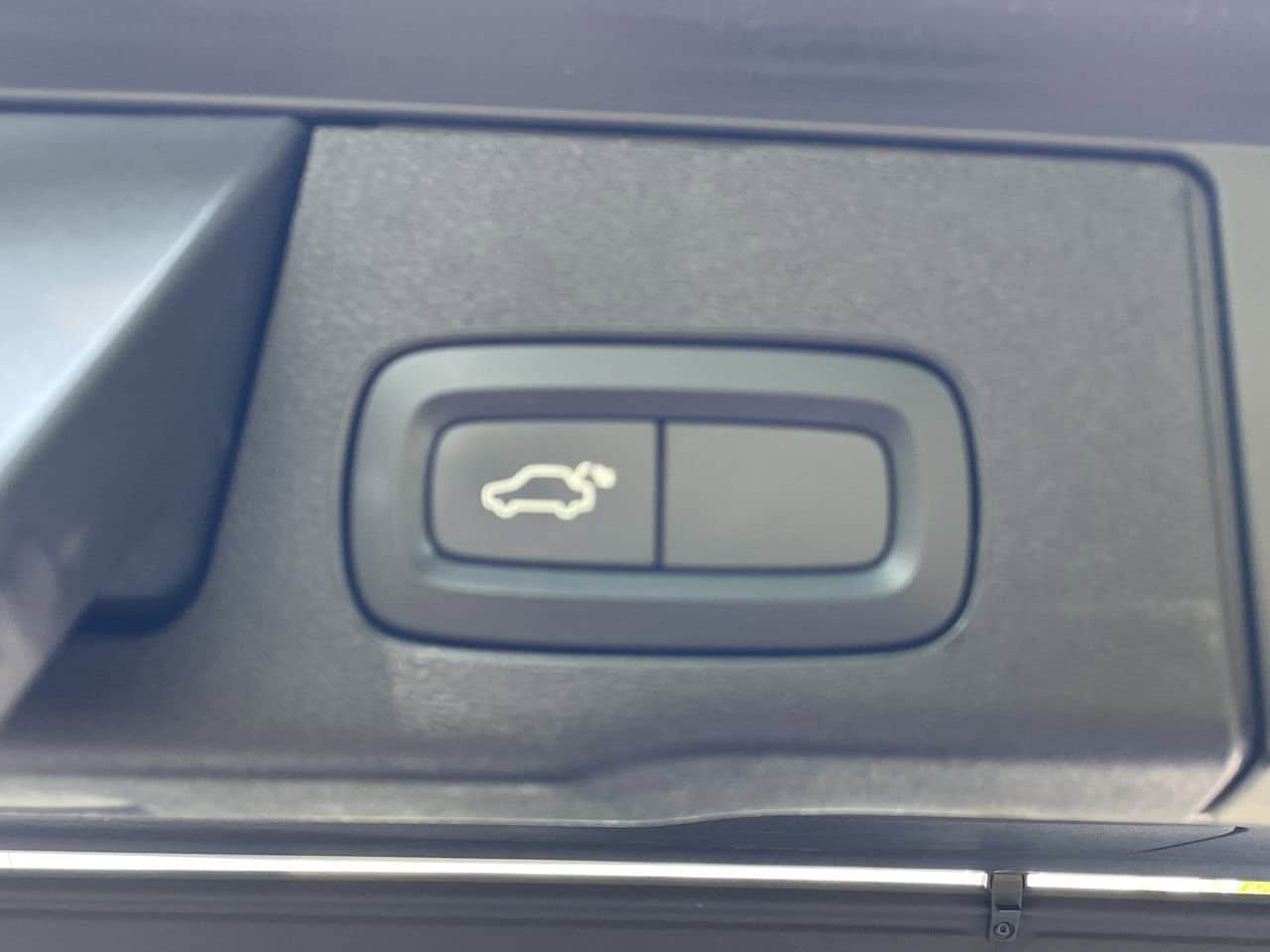 Thumbnail: 2020 Volvo XC60 - 18