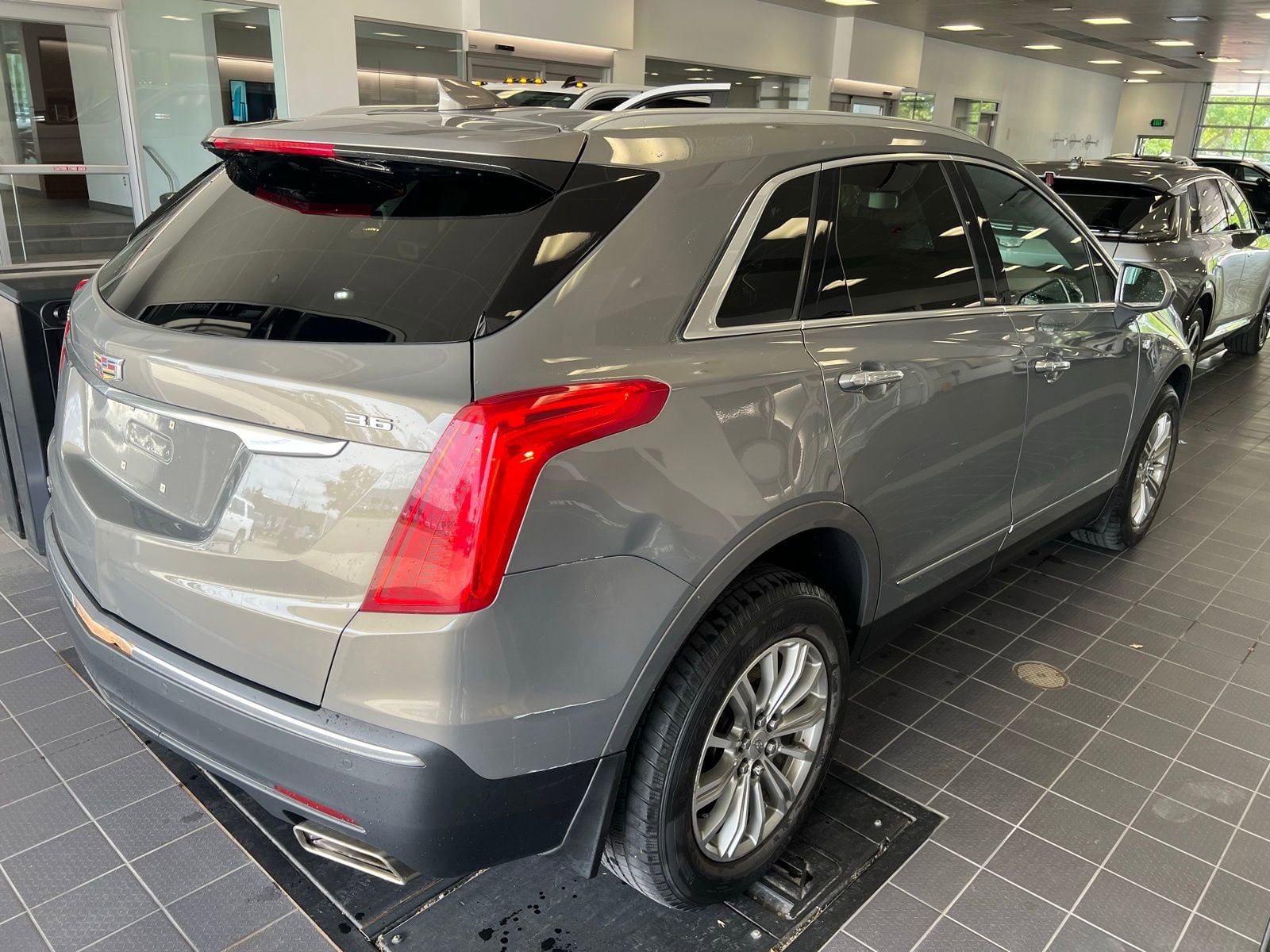 Thumbnail: 2017 Cadillac XT5 - 3