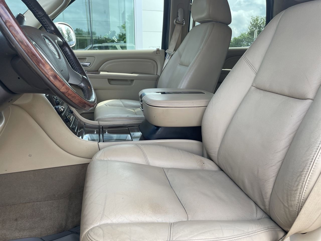 Thumbnail: 2010 Cadillac Escalade - 12