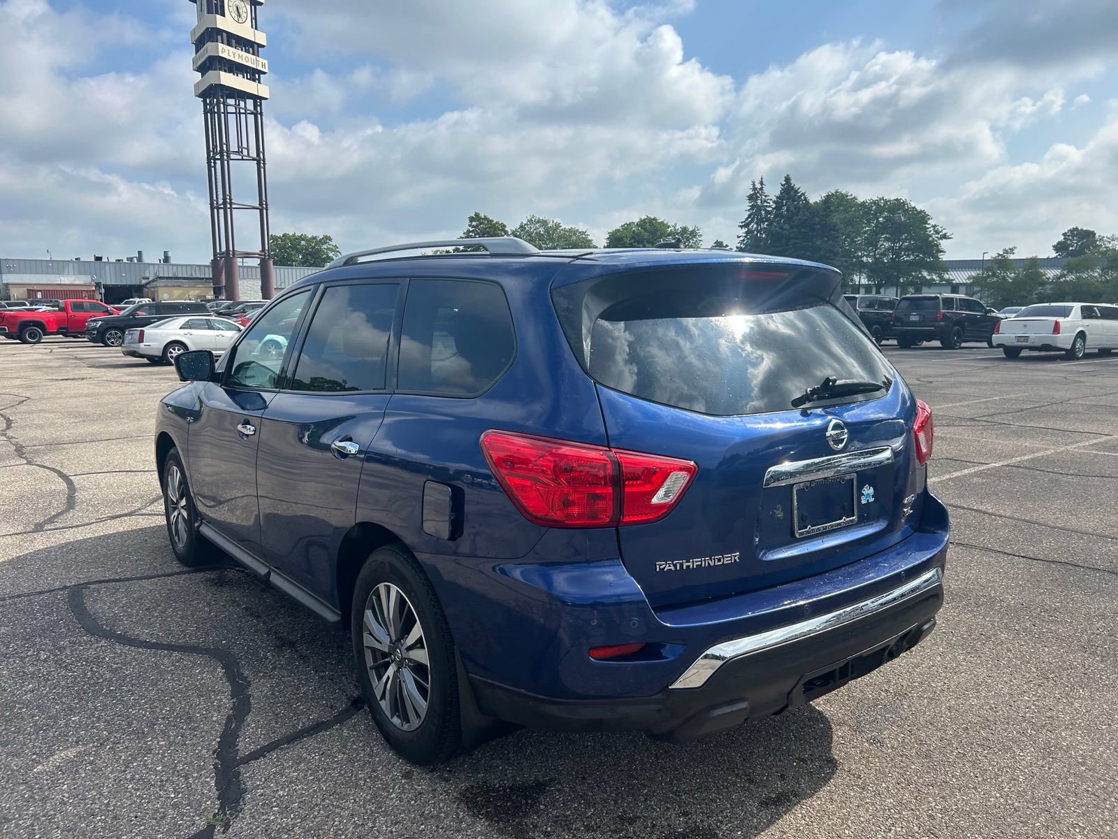 Thumbnail: 2017 Nissan Pathfinder - 2