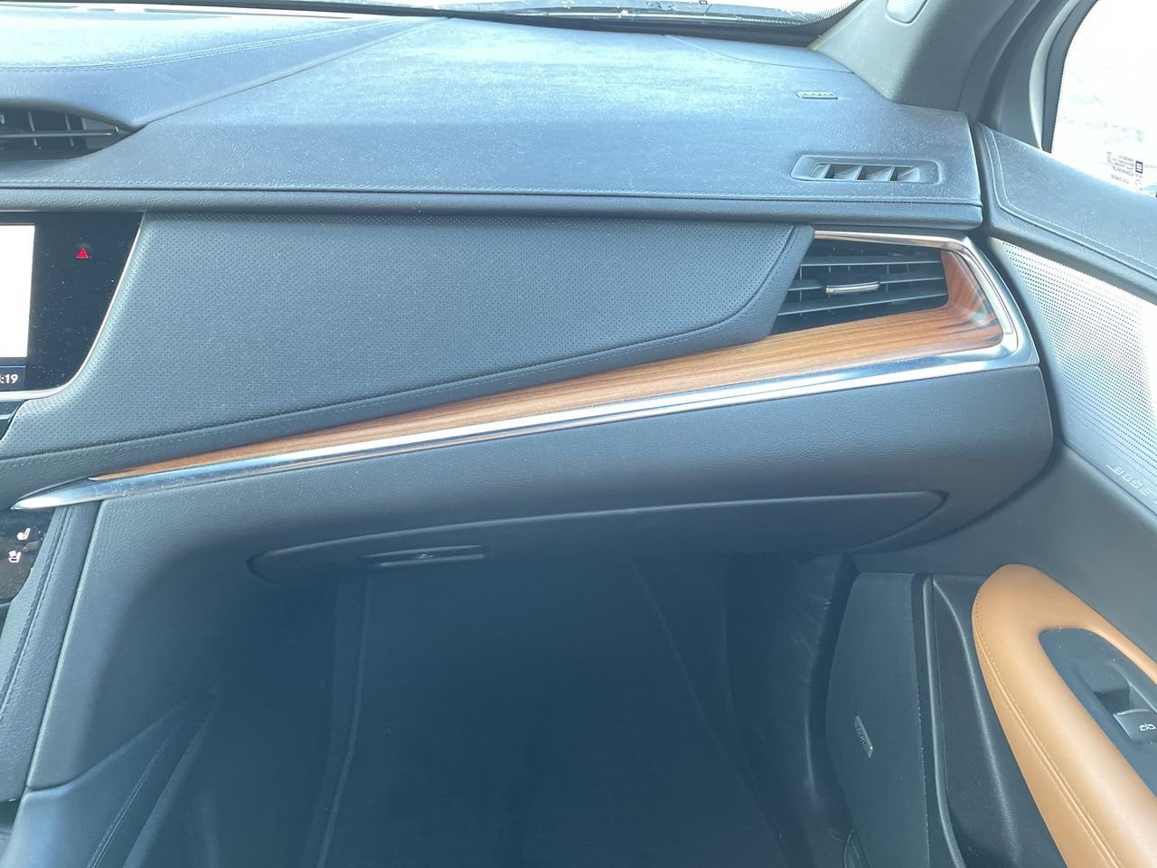 Thumbnail: 2023 Cadillac XT5 - 16