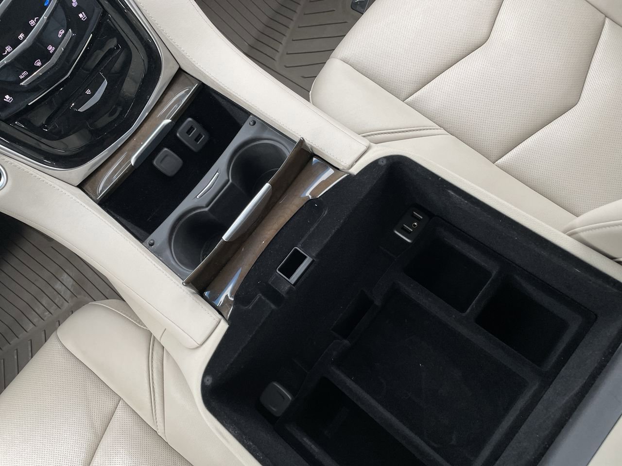 Thumbnail: 2019 Cadillac Escalade - 29