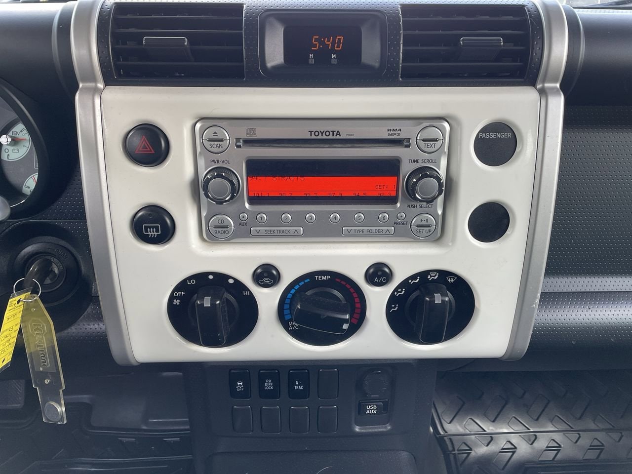 Thumbnail: 2014 Toyota FJ Cruiser - 13