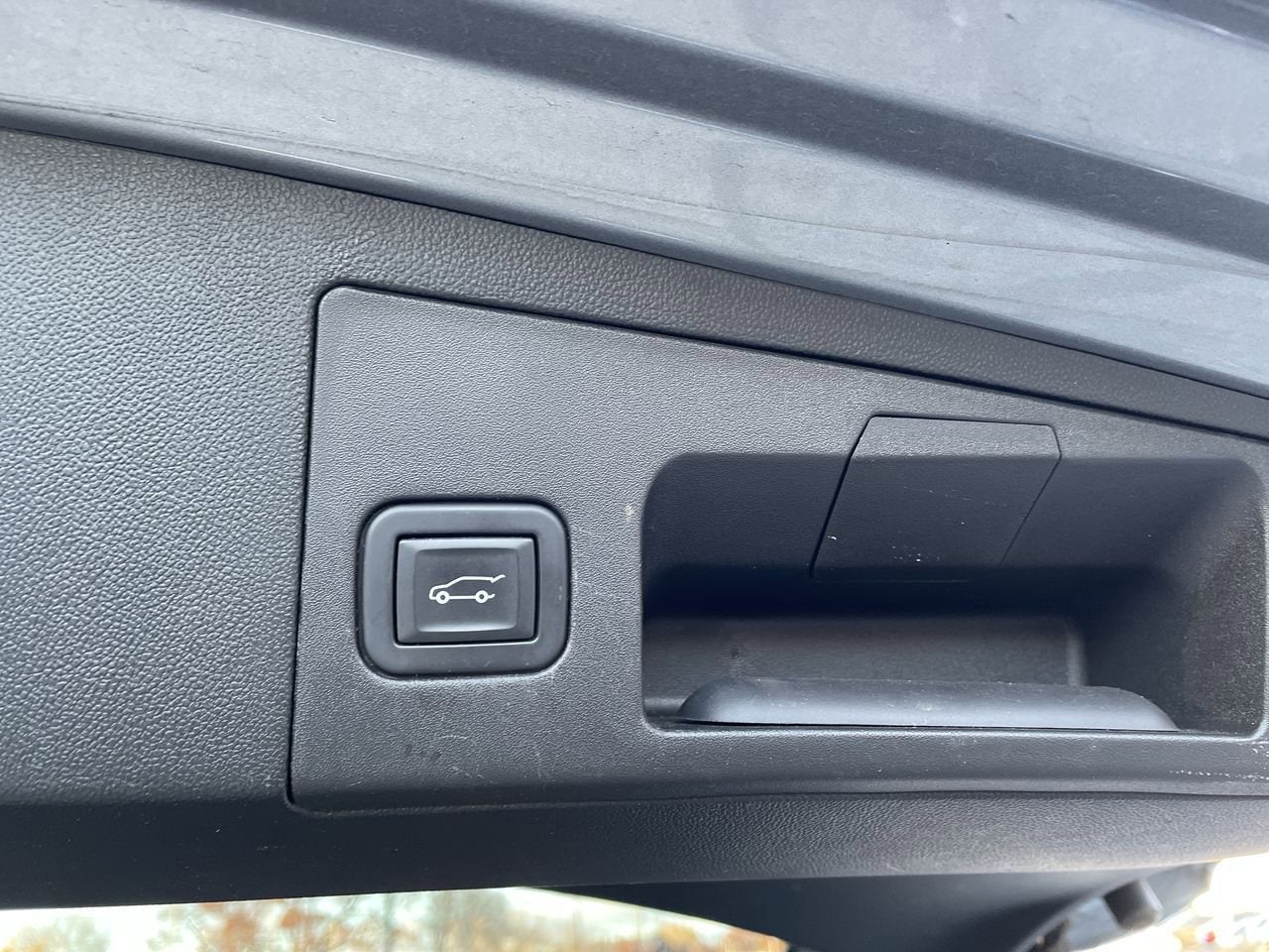 Thumbnail: 2023 Cadillac XT5 - 18