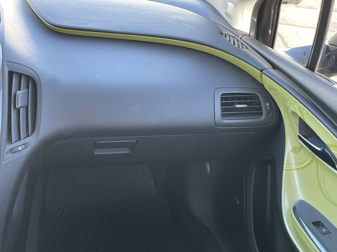 Thumbnail: 2011 Chevrolet Volt - 16