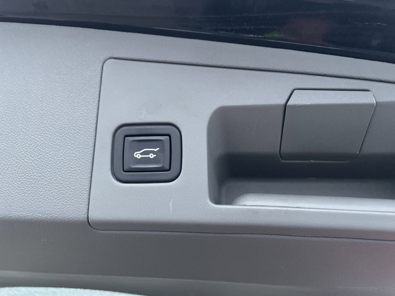 Thumbnail: 2023 Cadillac XT5 - 18