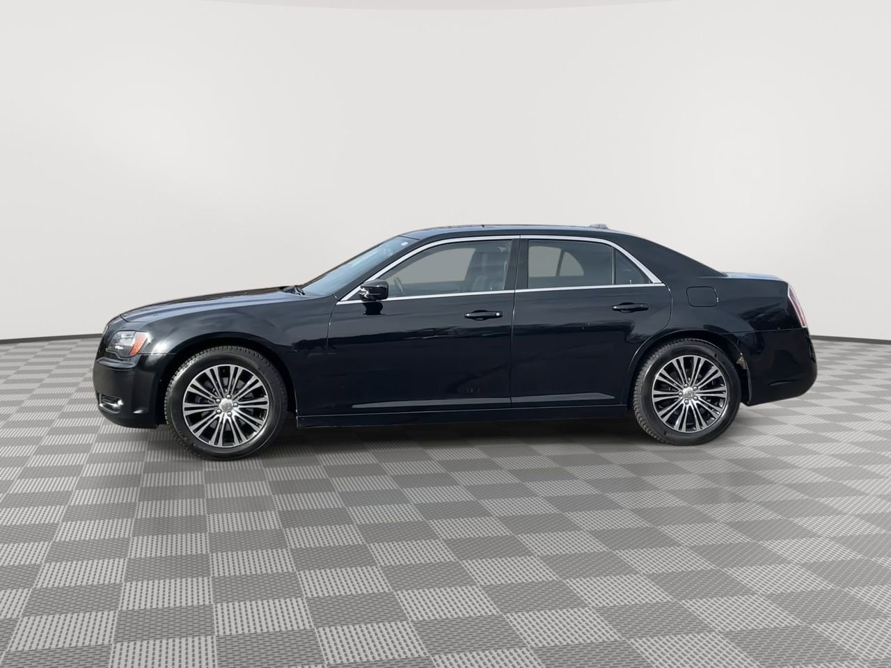Thumbnail: 2013 Chrysler 300 - 5