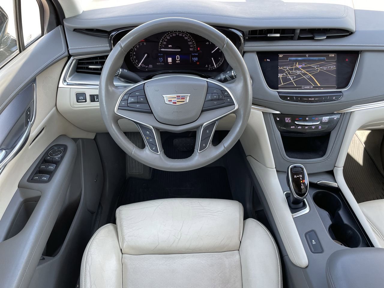 Thumbnail: 2017 Cadillac XT5 - 11