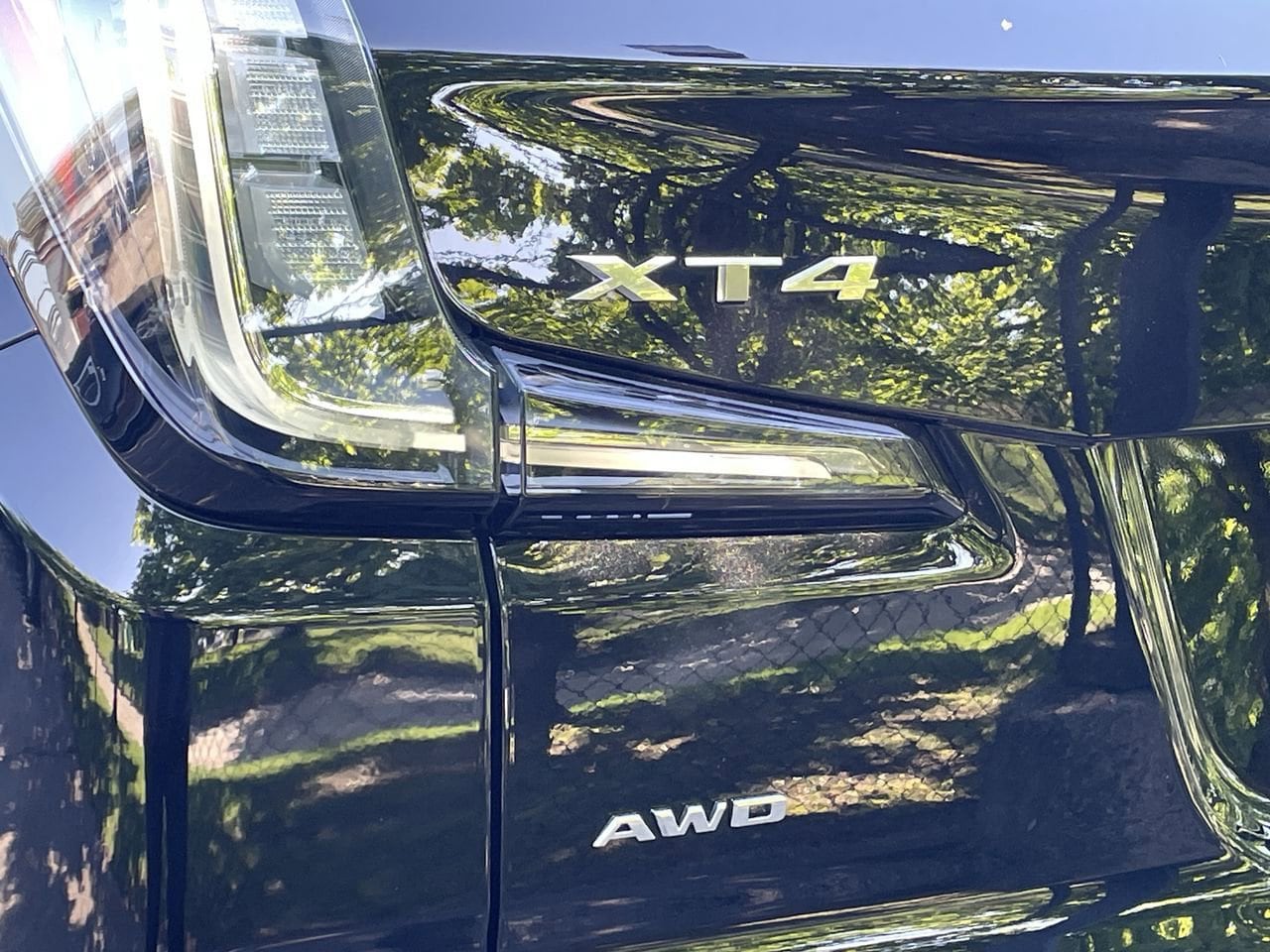 Thumbnail: 2023 Cadillac XT4 - 40