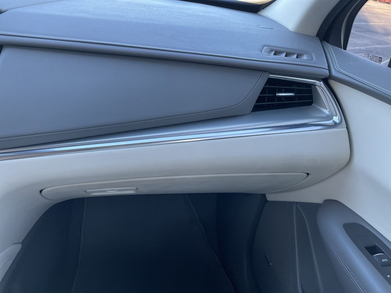 Thumbnail: 2020 Cadillac XT5 - 16