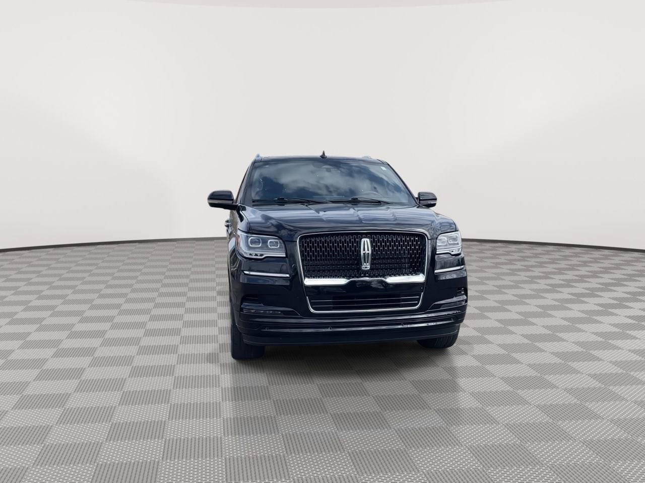 Thumbnail: 2024 Lincoln Navigator L - 2