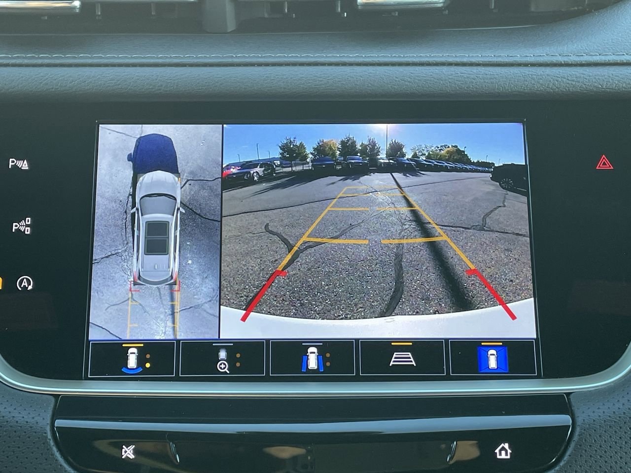 Thumbnail: 2023 Cadillac XT5 - 28