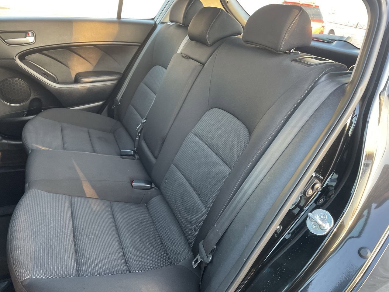 Thumbnail: 2017 Kia Forte - 18