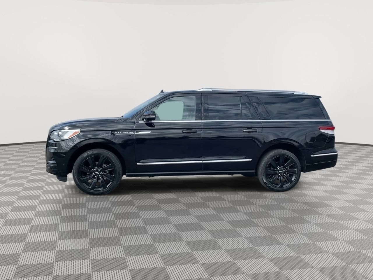 Thumbnail: 2024 Lincoln Navigator L - 4