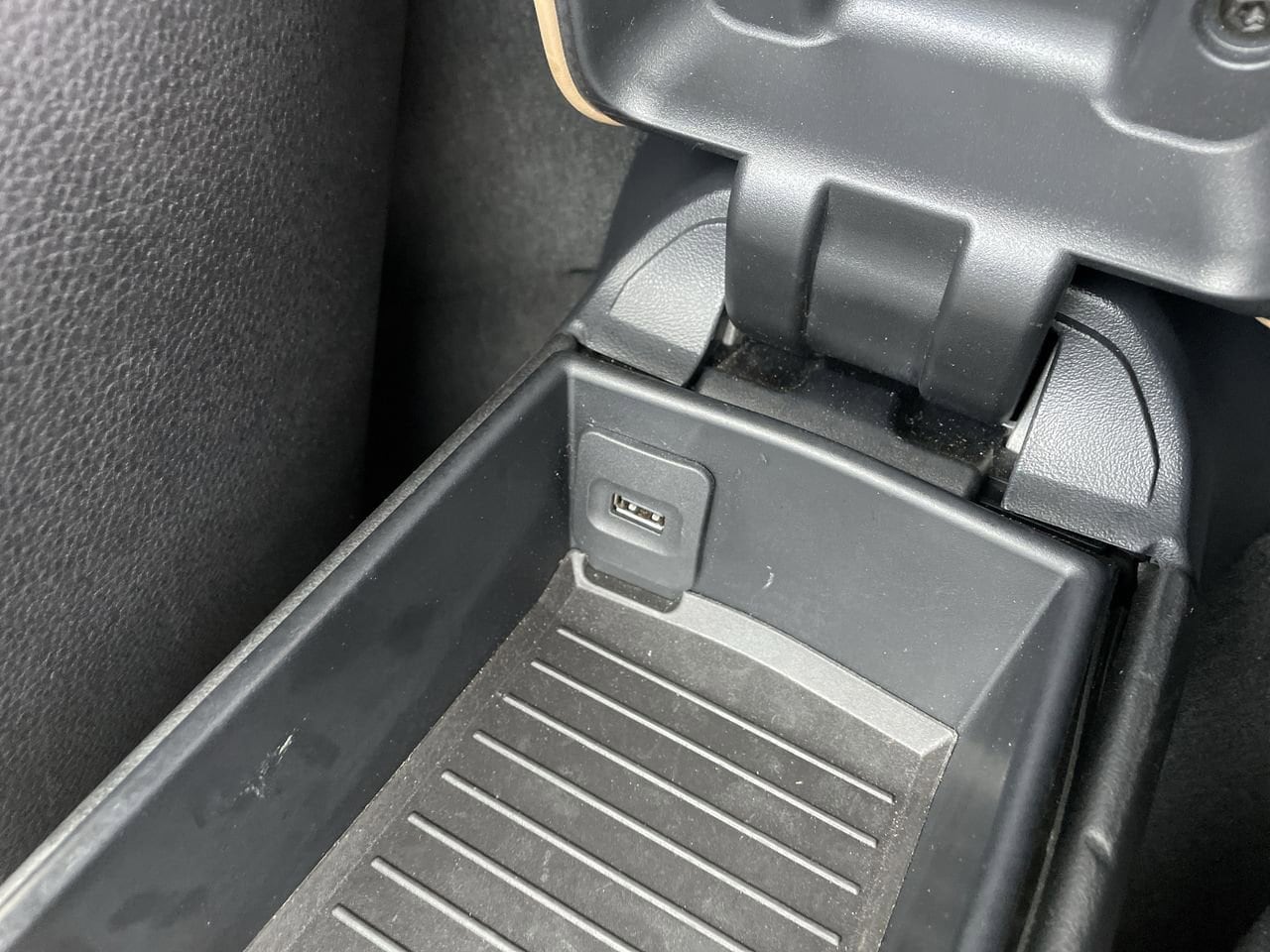 Thumbnail: 2017 Porsche 718 Boxster - 24