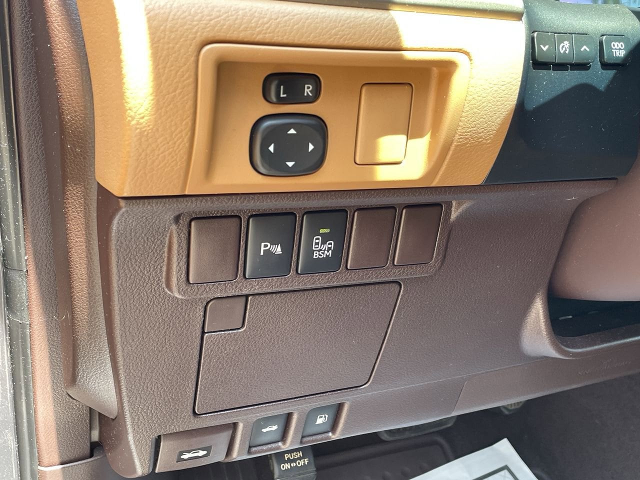 Thumbnail: 2016 Lexus ES - 30