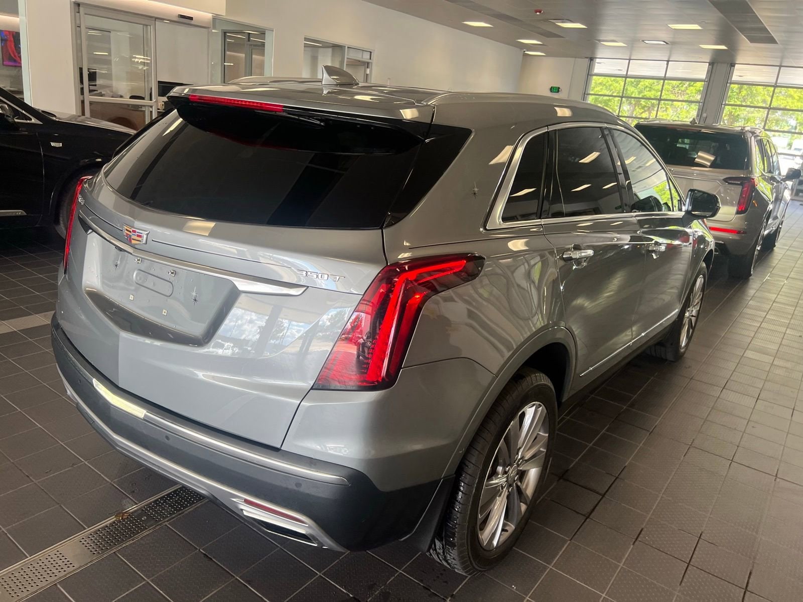 Thumbnail: 2023 Cadillac XT5 - 3