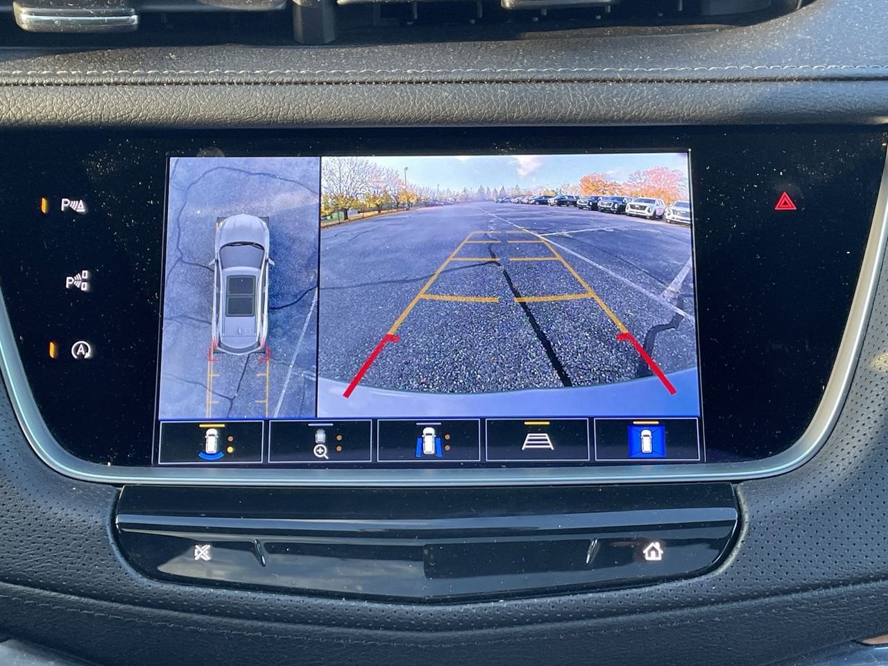 Thumbnail: 2023 Cadillac XT5 - 29