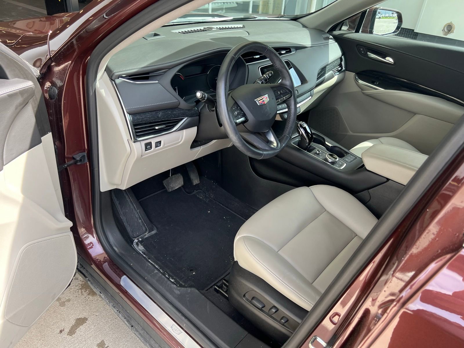 Thumbnail: 2023 Cadillac XT4 - 5
