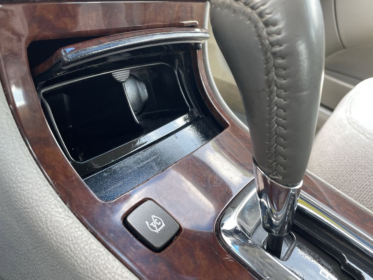 Thumbnail: 2011 Buick Lucerne - 25
