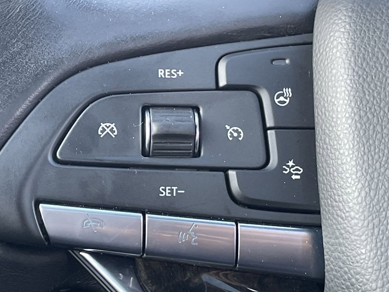 Thumbnail: 2022 Cadillac XT6 - 25