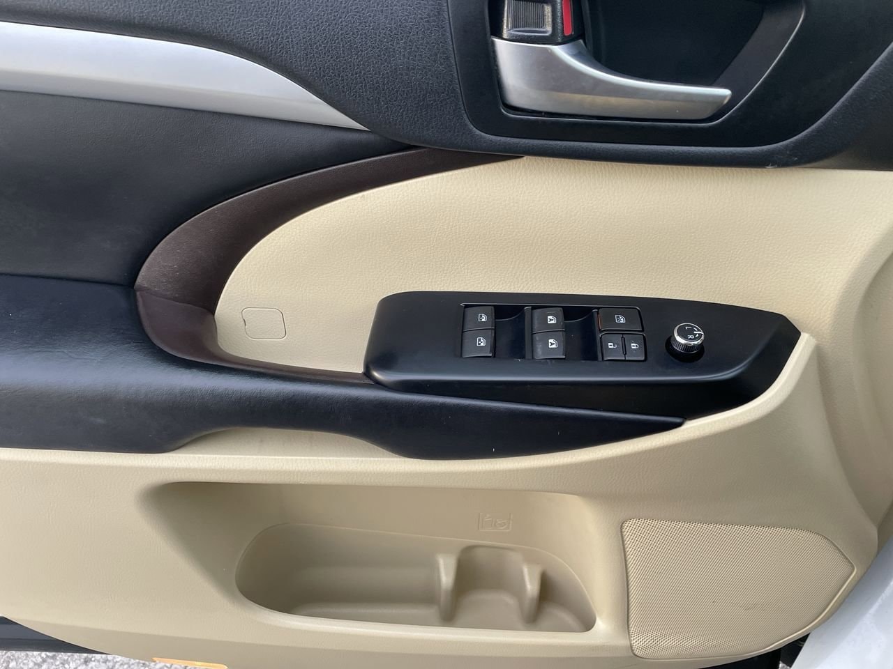 Thumbnail: 2019 Toyota Highlander - 34