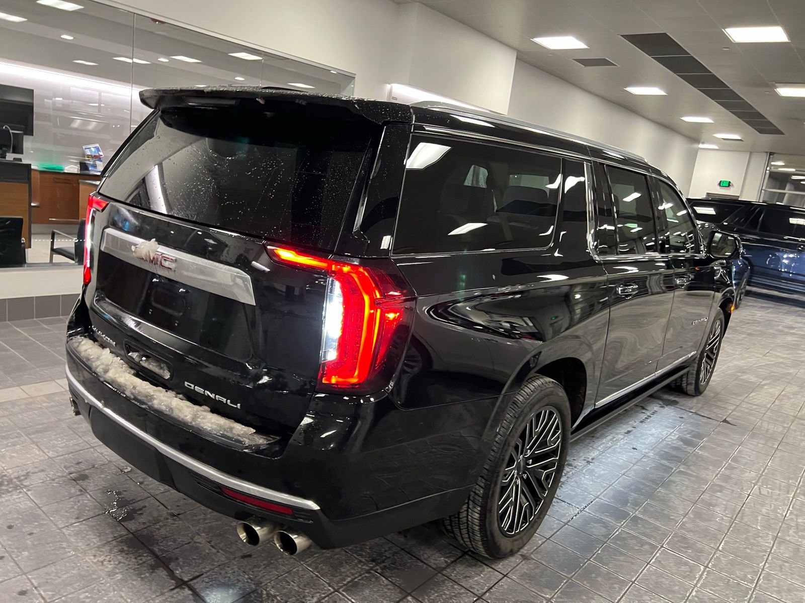 Thumbnail: 2021 GMC Yukon XL - 3