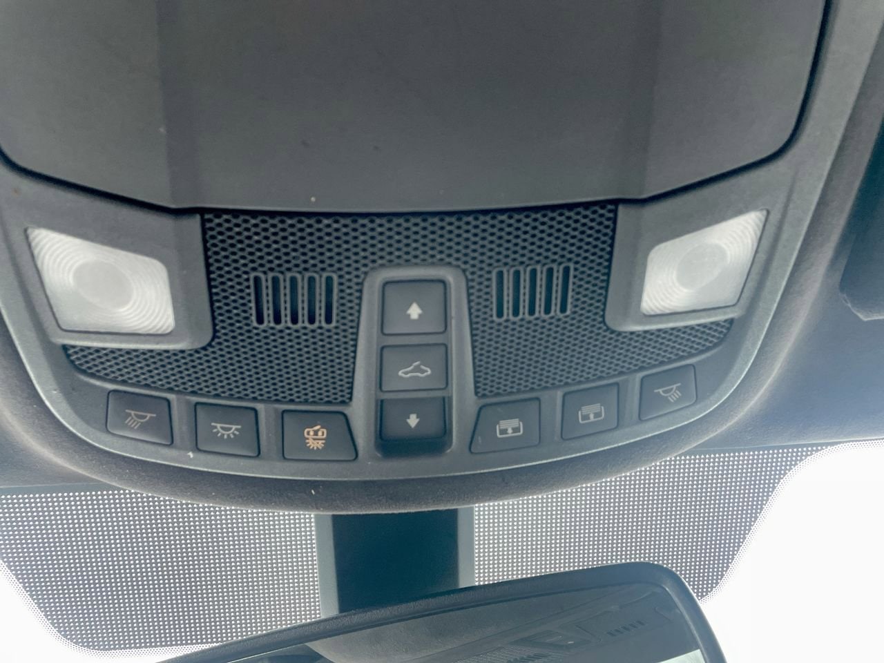 Thumbnail: 2017 Lincoln MKC - 32