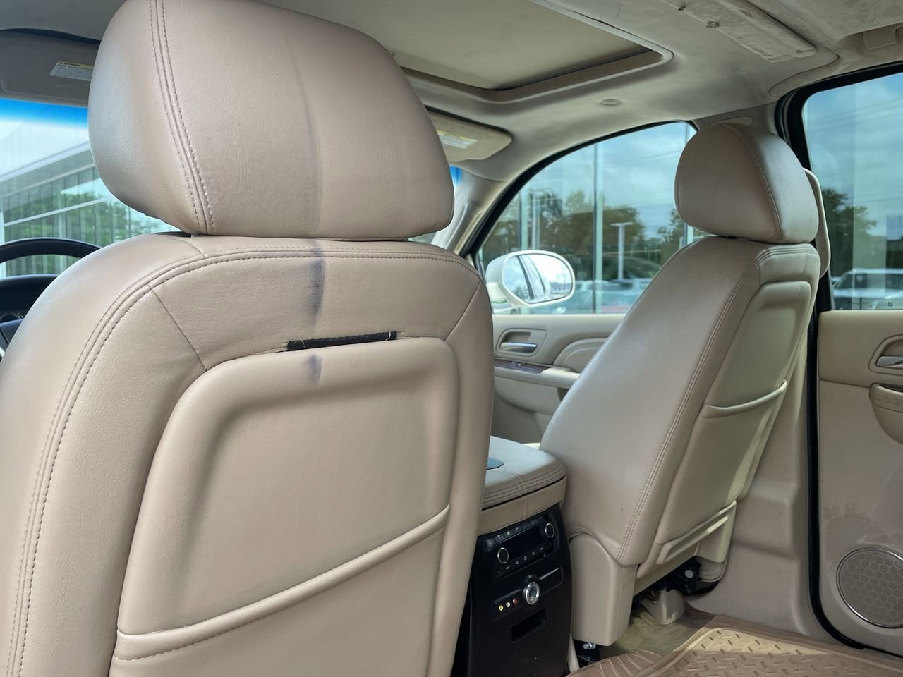 Thumbnail: 2010 Cadillac Escalade - 20
