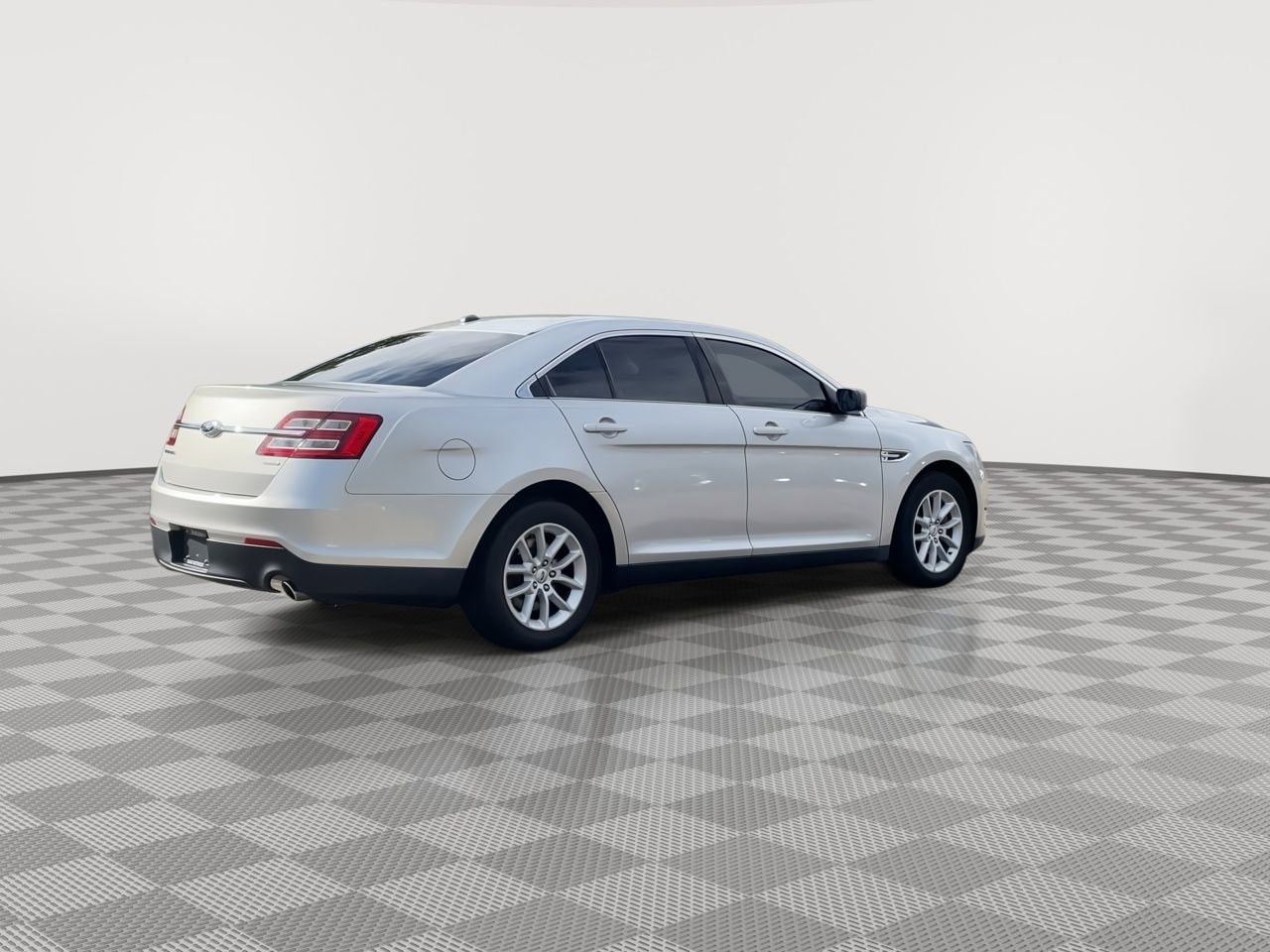 Thumbnail: 2015 Ford Taurus - 8