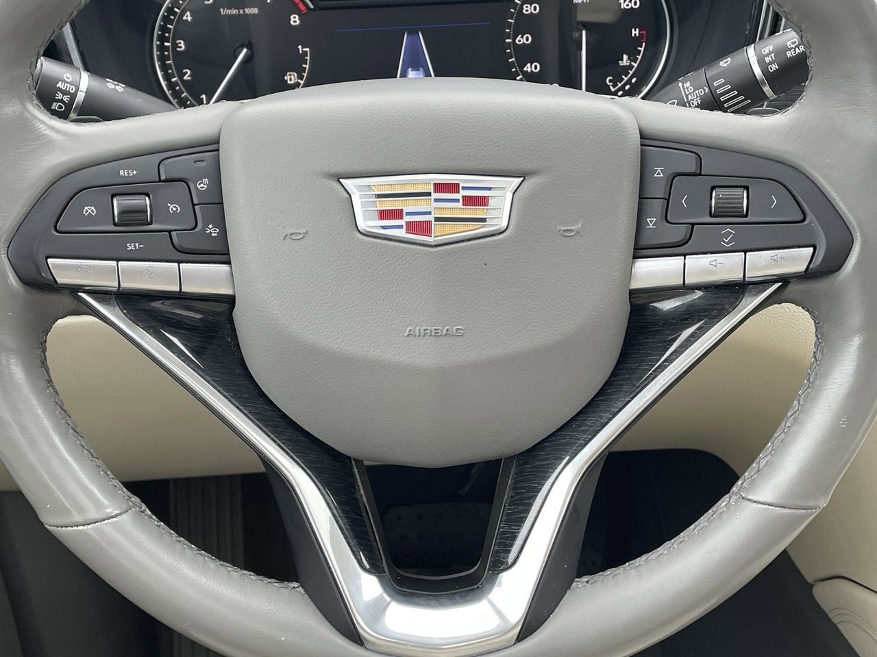 Thumbnail: 2021 Cadillac XT6 - 10