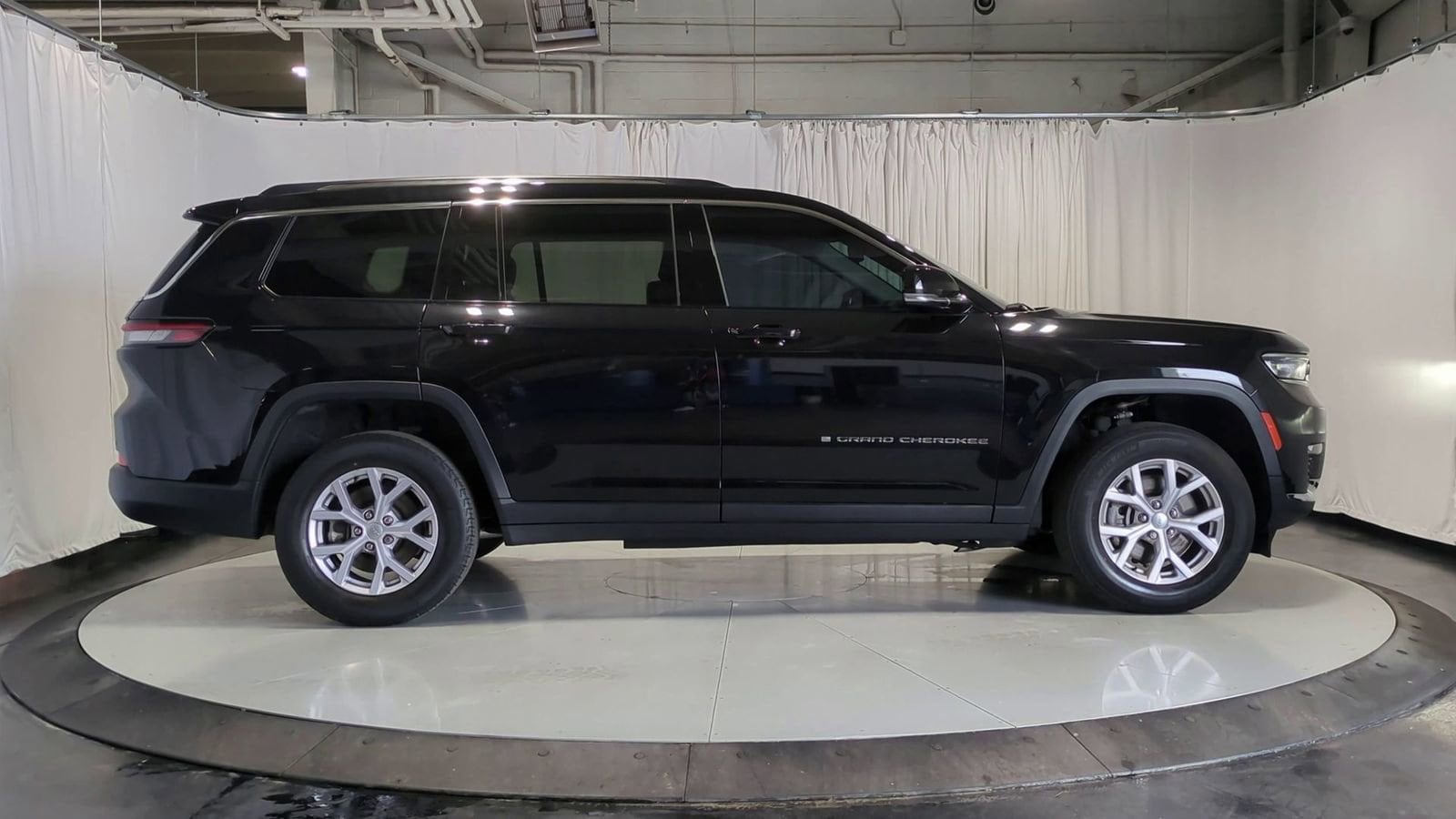 Thumbnail: 2022 Jeep Grand Cherokee L - 9