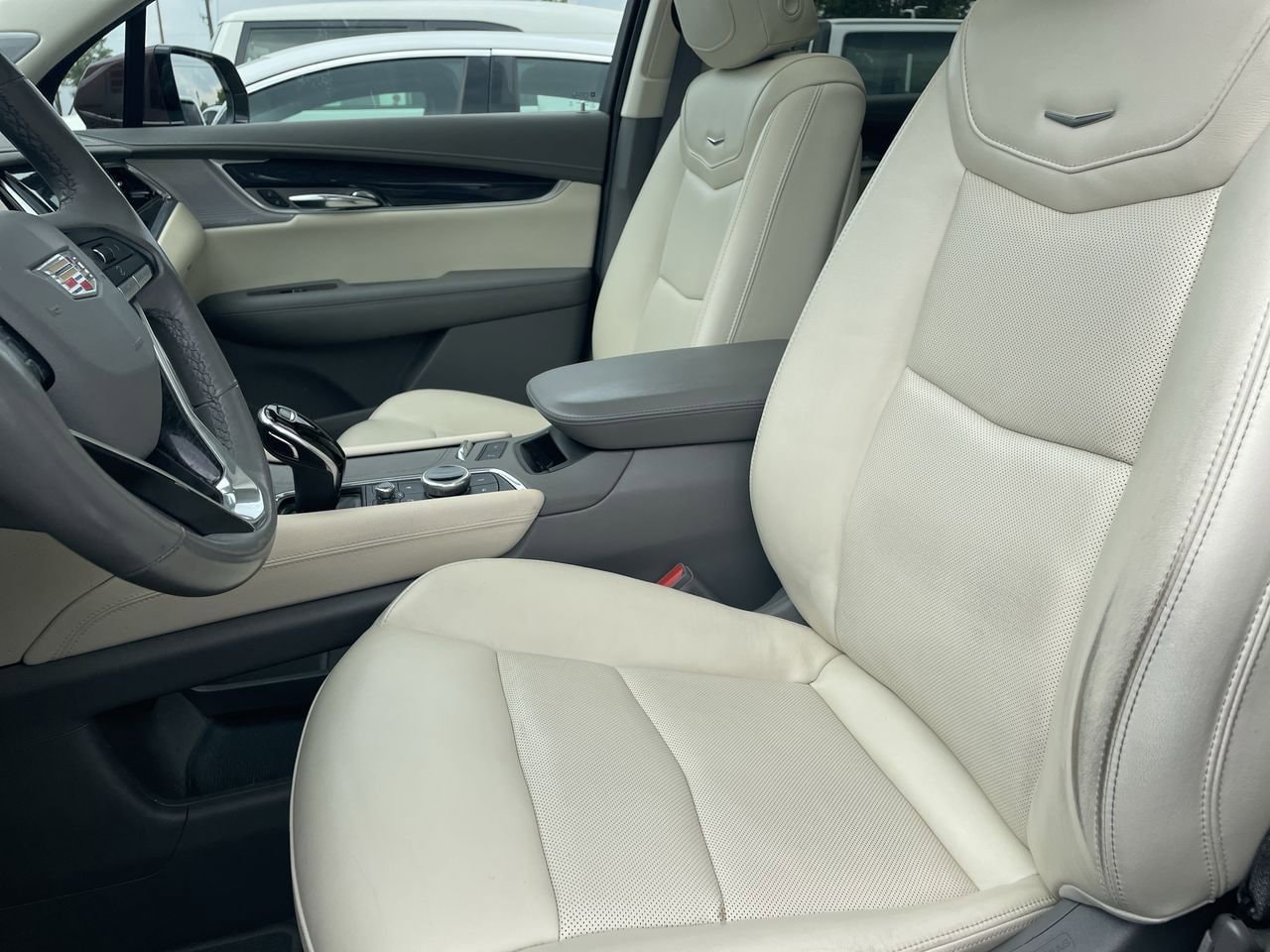 Thumbnail: 2022 Cadillac XT6 - 12