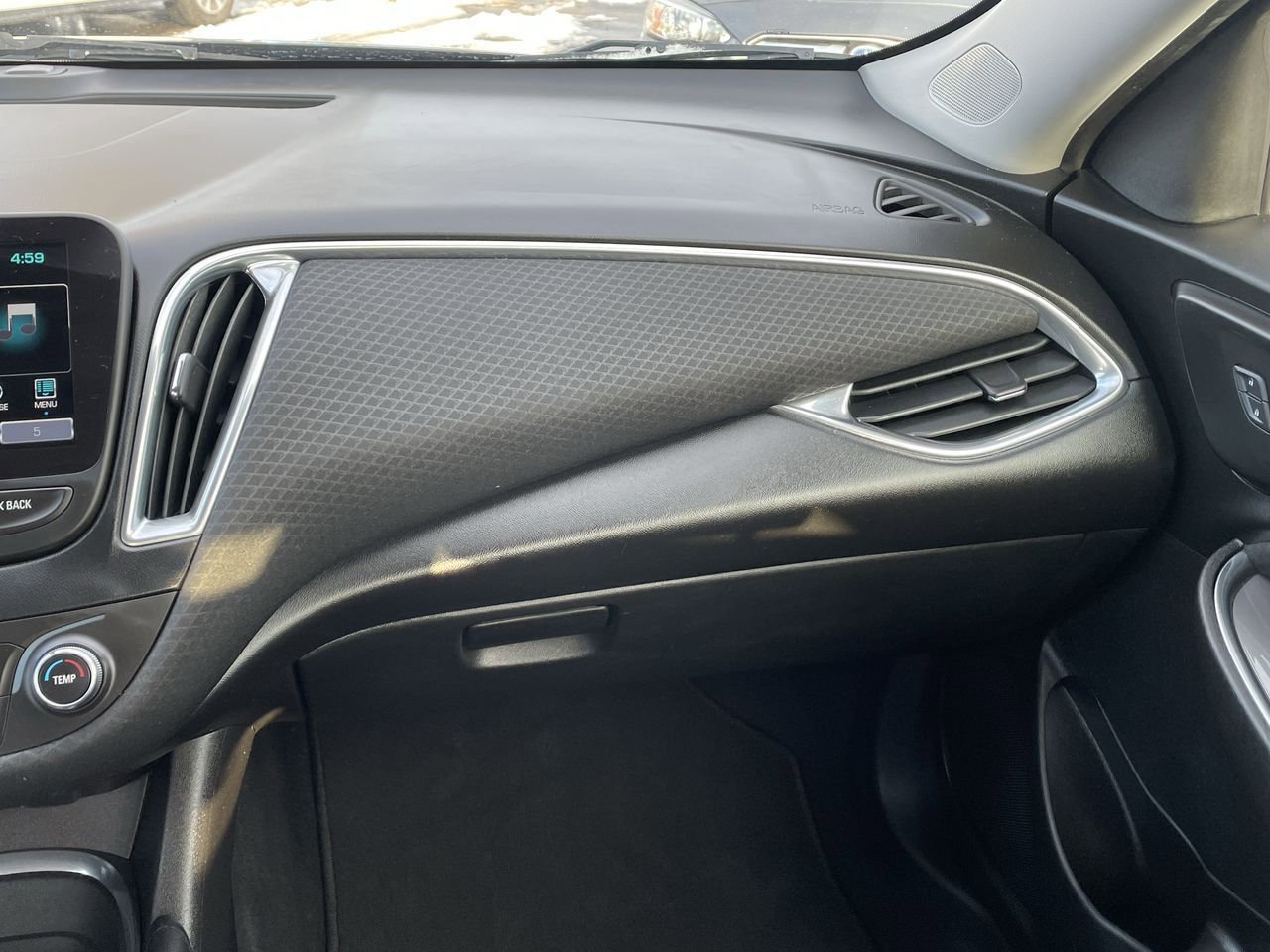 Thumbnail: 2016 Chevrolet Malibu - 16