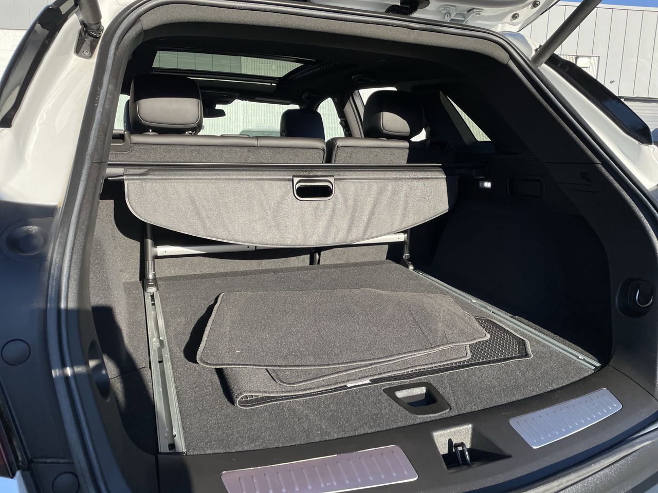 Thumbnail: 2023 Cadillac XT5 - 17