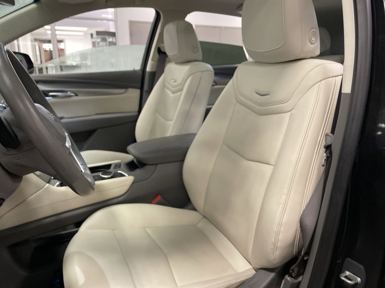 Thumbnail: 2023 Cadillac XT5 - 12