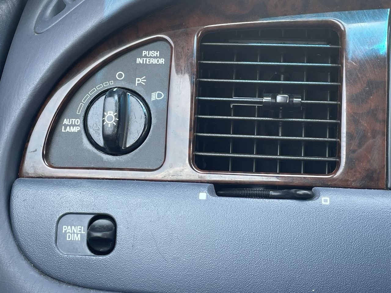 Thumbnail: 2000 Lincoln Town Car - 23