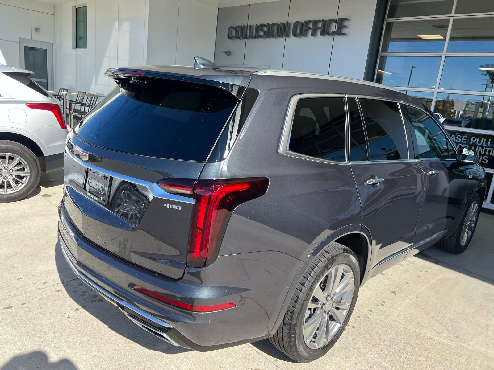 Thumbnail: 2022 Cadillac XT6 - 3