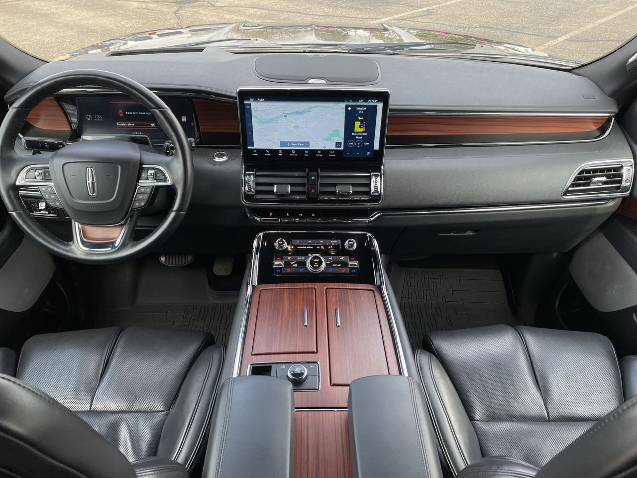 Thumbnail: 2024 Lincoln Navigator L - 25