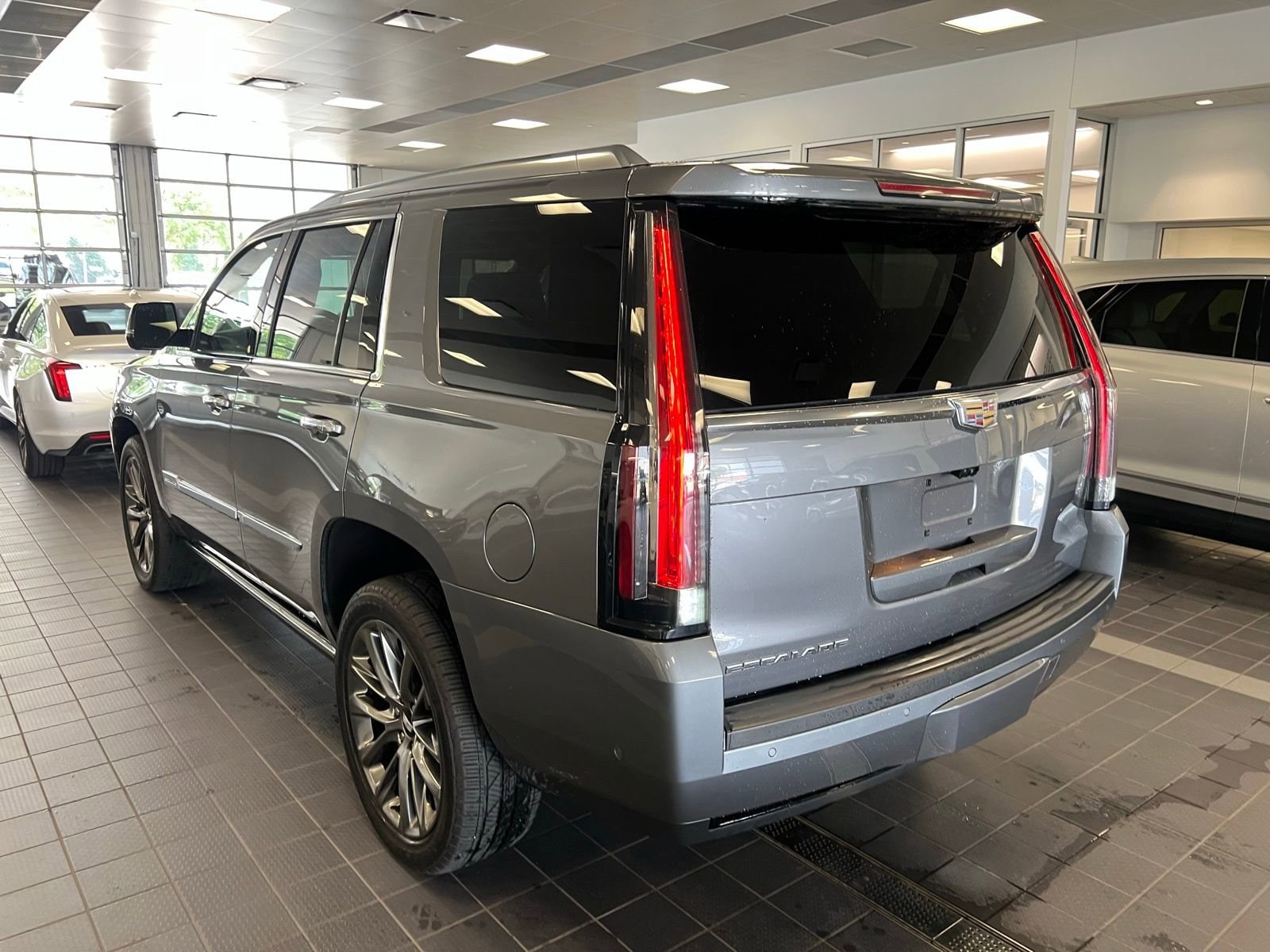 Thumbnail: 2020 Cadillac Escalade - 2