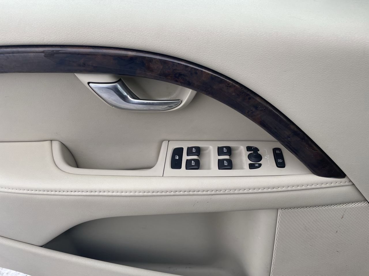 Thumbnail: 2015 Volvo S80 - 34