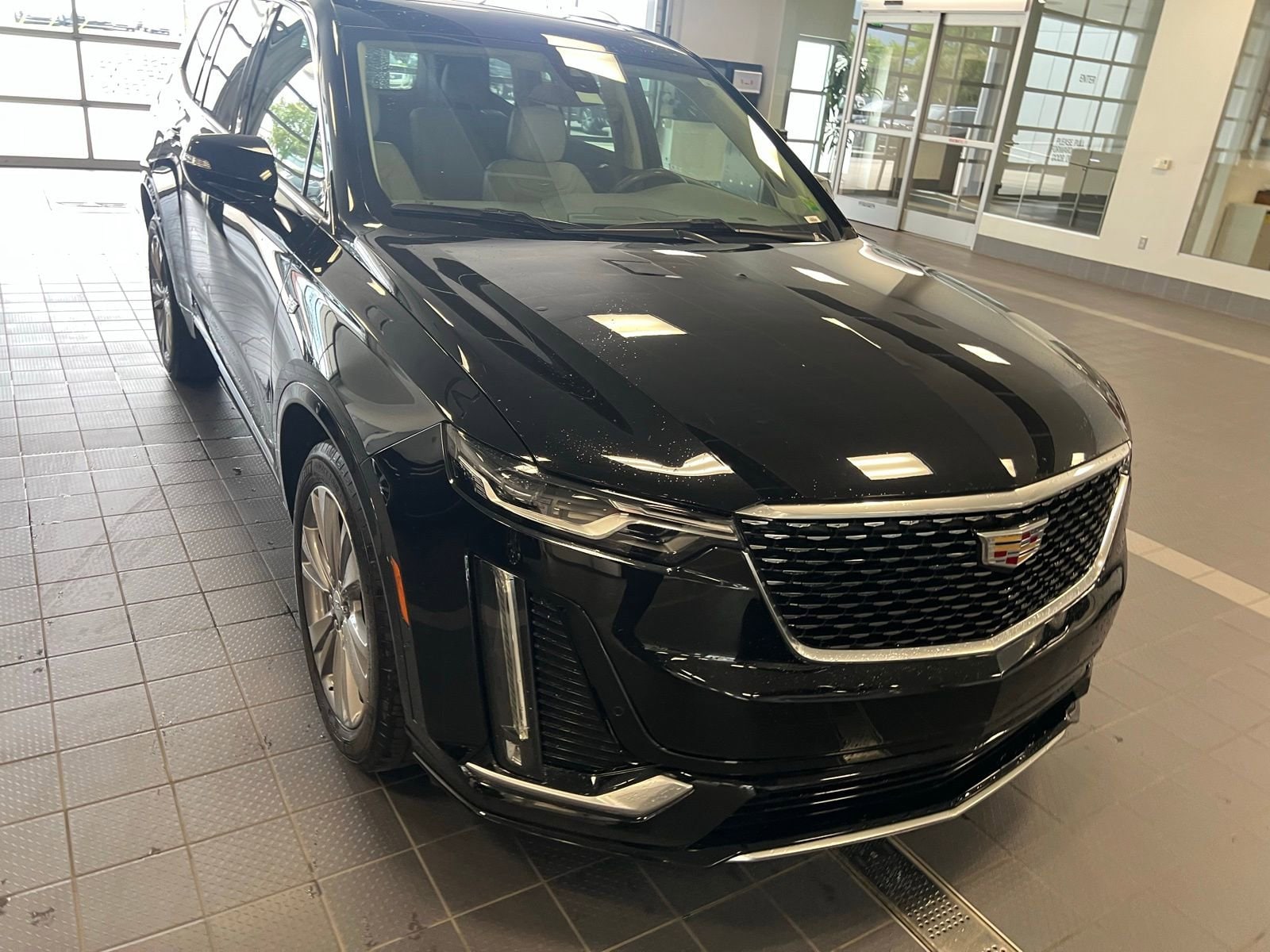 Thumbnail: 2023 Cadillac XT6 - 4