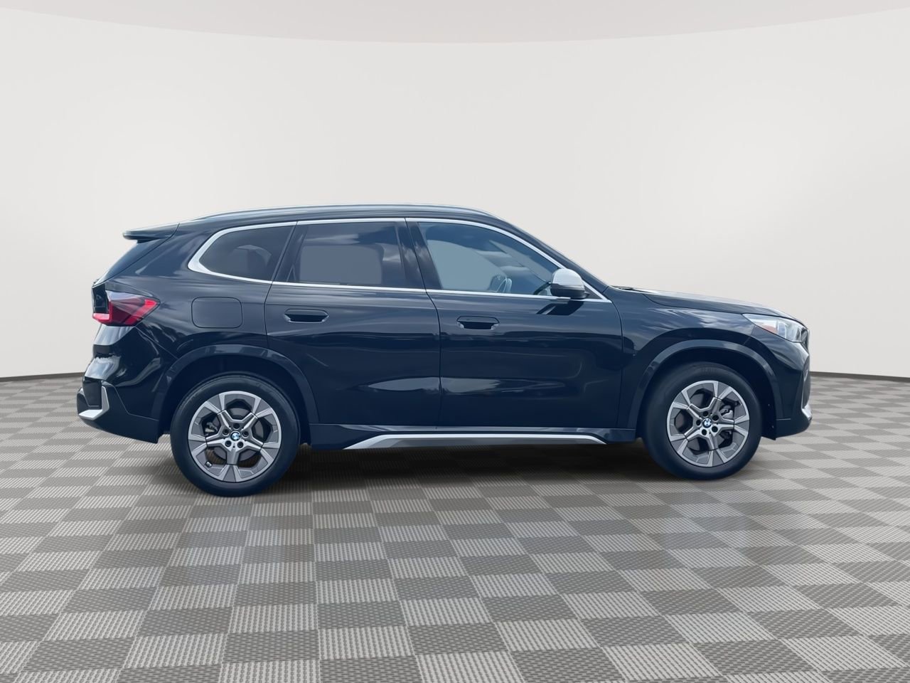 Thumbnail: 2023 BMW X1 - 9