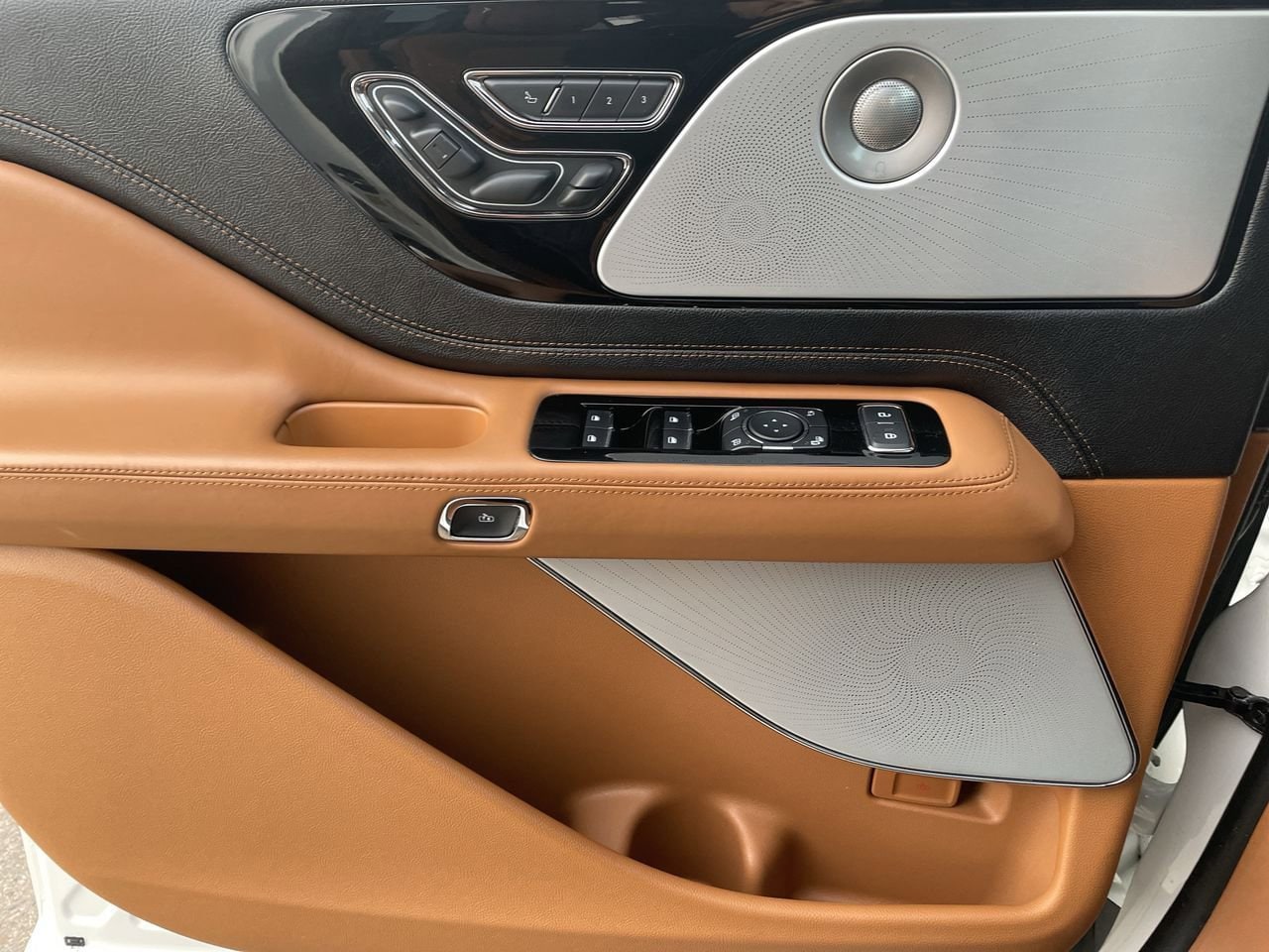 Thumbnail: 2024 Lincoln Aviator - 36