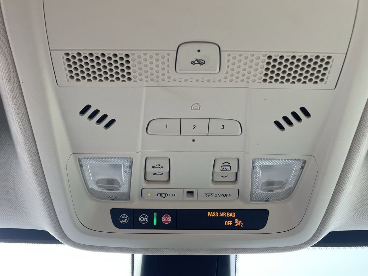 Thumbnail: 2023 Cadillac XT5 - 32