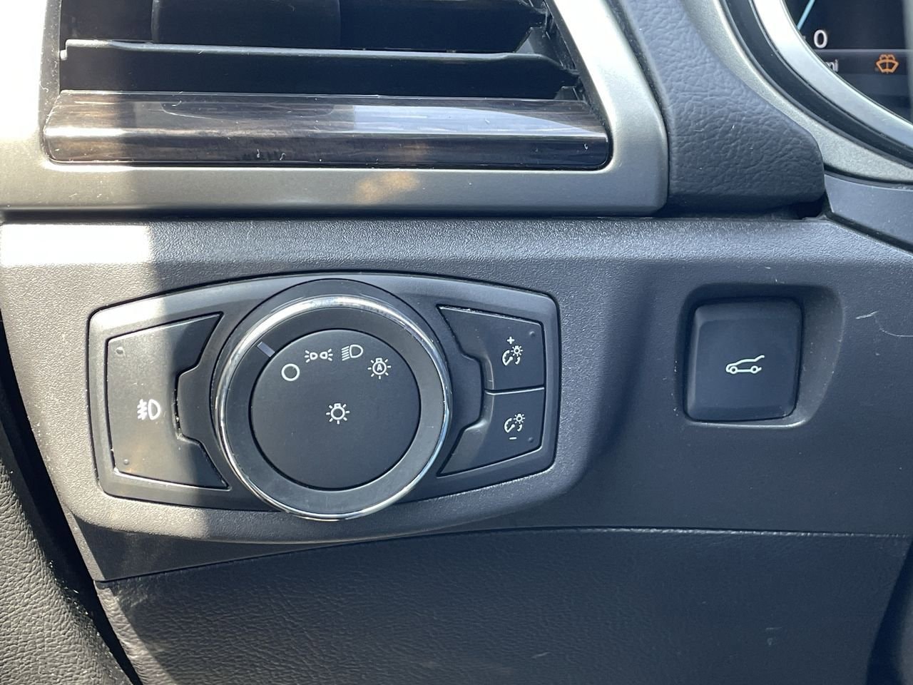 Thumbnail: 2016 Ford Fusion - 28