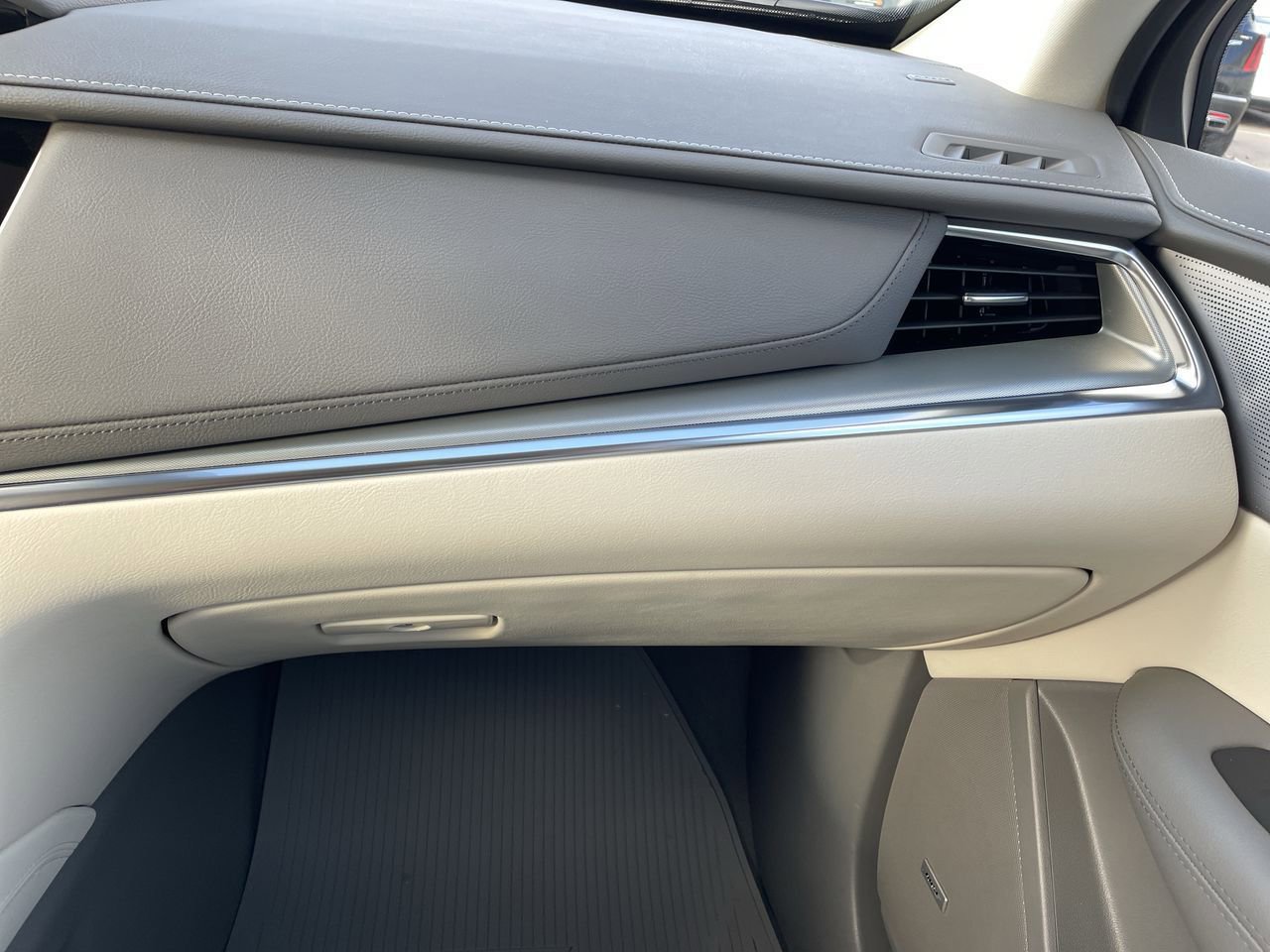 Thumbnail: 2025 Cadillac XT5 - 16