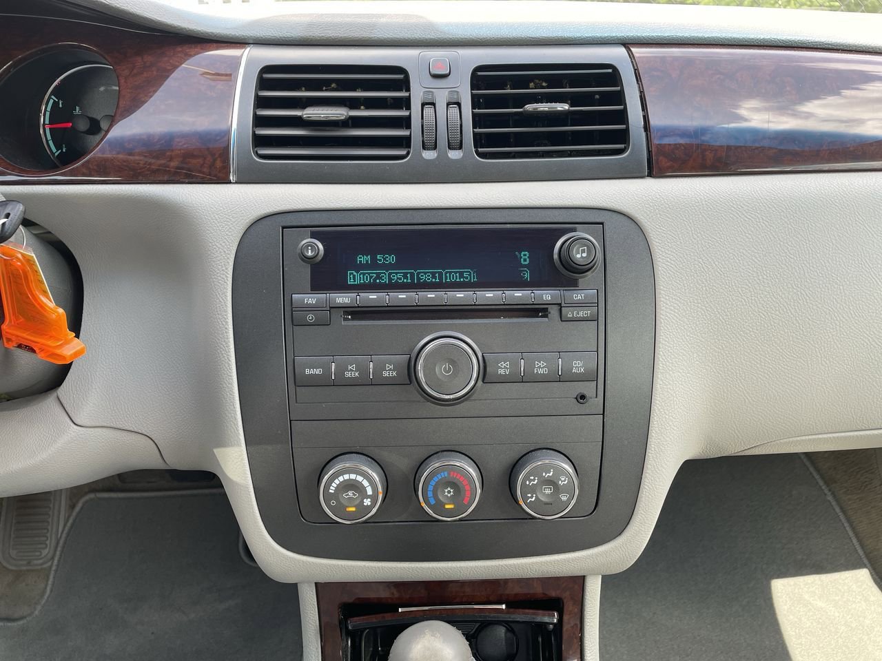 Thumbnail: 2011 Buick Lucerne - 13