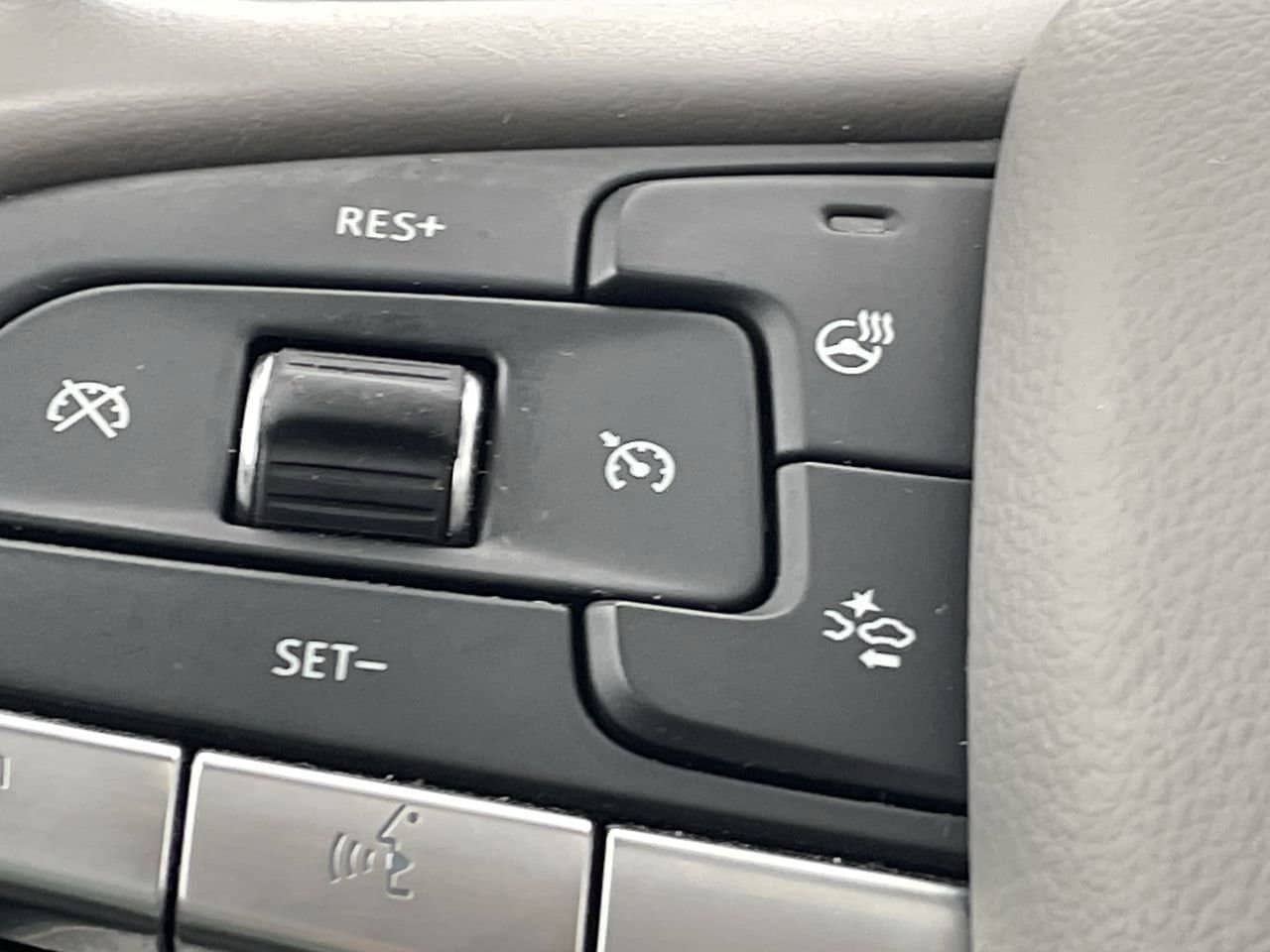 Thumbnail: 2021 Cadillac XT6 - 24