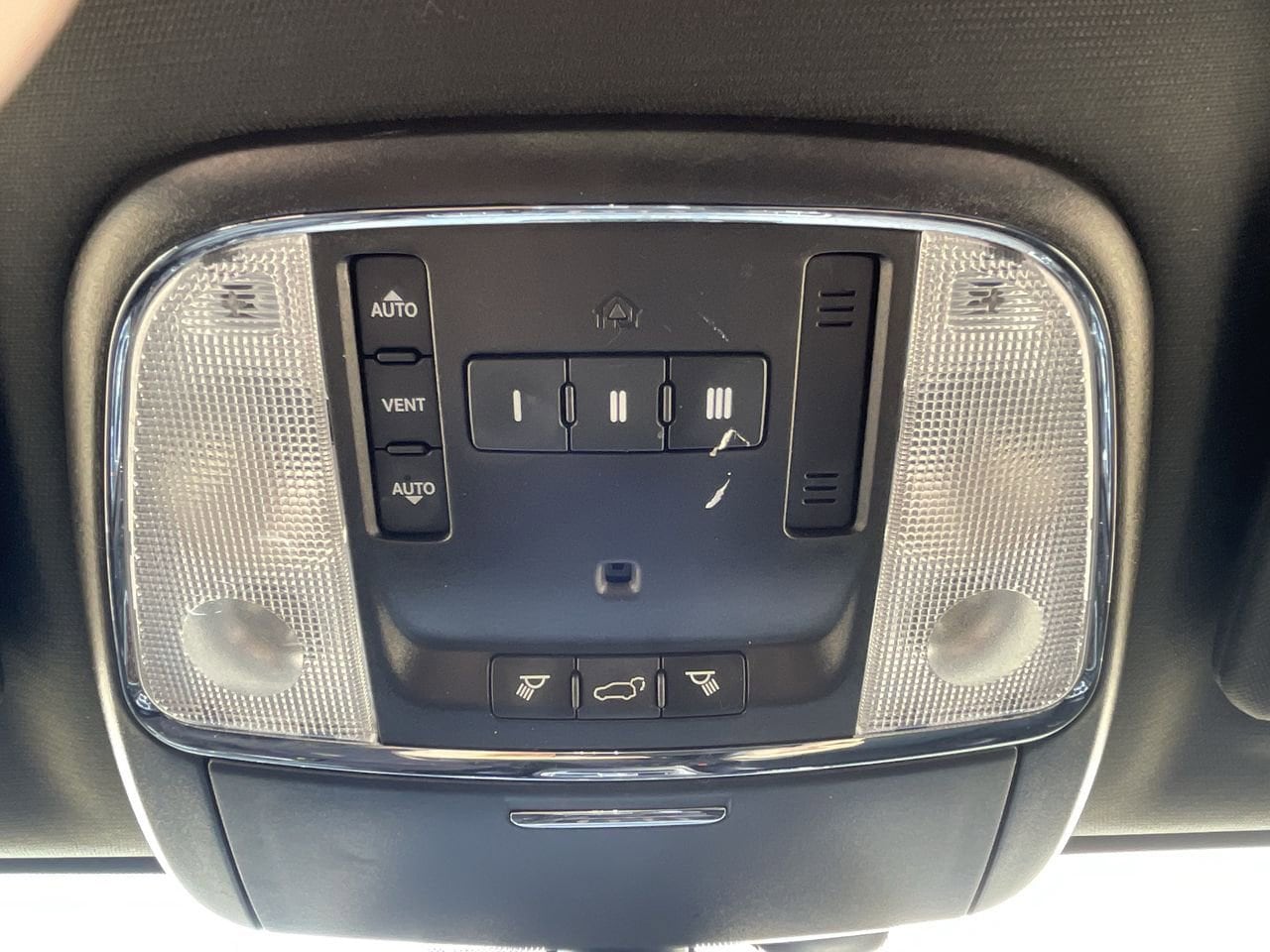 Thumbnail: 2017 Jeep Grand Cherokee - 29